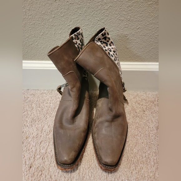 Johnny Ringo leopard print ankle boots - Picture 1 of 5